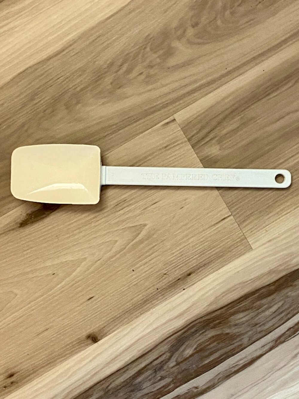 Vintage Pampered Chef Classic White Mix ‘N Scraper Spatula Dated 1996 12”